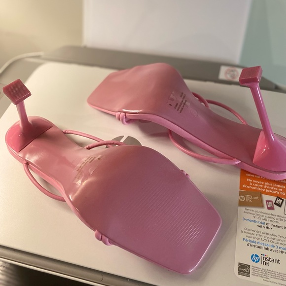 Never worn Pink slide size 9. - Picture 3 of 6